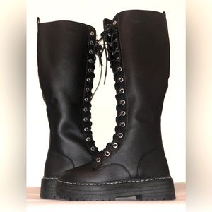 Women SUGAR🌸 Super leather boots size 6M